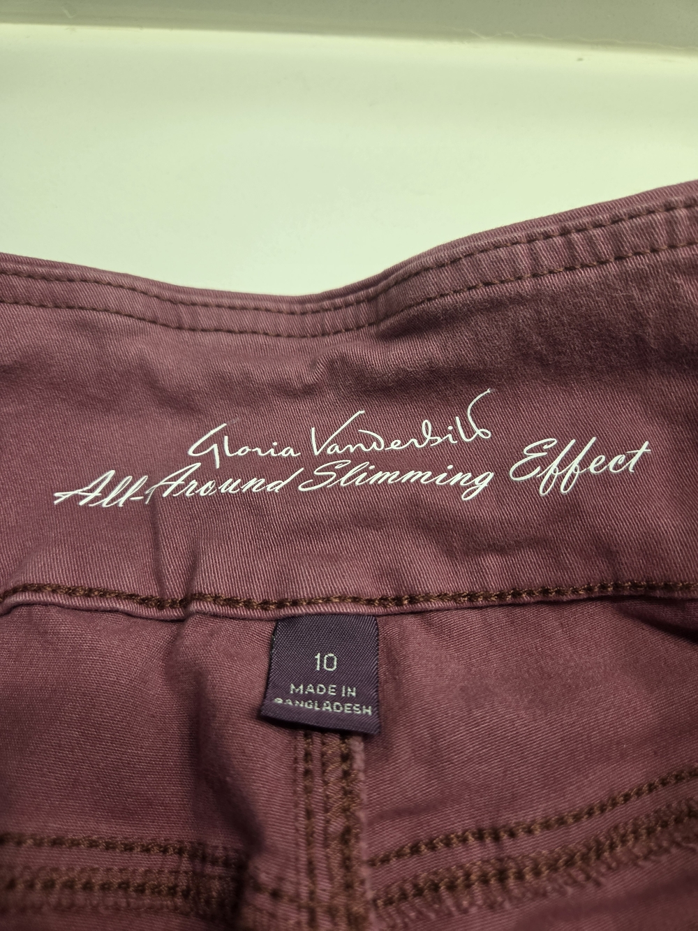 Gloria Vanderbilt Mauve All Around Slimming Effect Capris - Picture 4 of 4